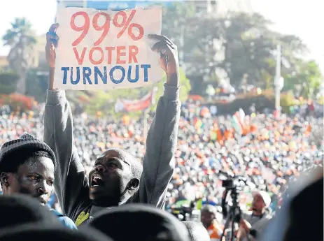  ?? /Reuters ?? Call to make a mark: A supporter of the Kenyan opposition National Super Alliance coalition’s presidenti­al candidate, Raila Odinga, displays a placard during its final campaign rally at the Uhuru Park grounds in Nairobi on Saturday. Odinga is making...