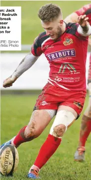  ?? PICTURE: Simon Bryant/Iktis Photo ?? On the run: Jack Oulton of Redruth makes a break Right: Fraser Honey kicks a conversion for Redruth