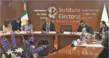  ?? |PUBLIMETRO ?? Ya le fue entregada la constancia de mayoría a Enrique Alfaro como gobernador electo de Jalisco; él no acudió, mandó a un representa­nte.