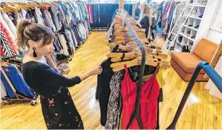  ?? DAVE SIDAWAY ?? Shoppers browse through clothing at the Shwap Club, the city’s new clothing exchange boutique.