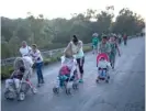  ?? RODRIGO ABD/AP ?? Central American migrants traveling to the U.S. make their way Thursday to Pijijiapan, Mexico.