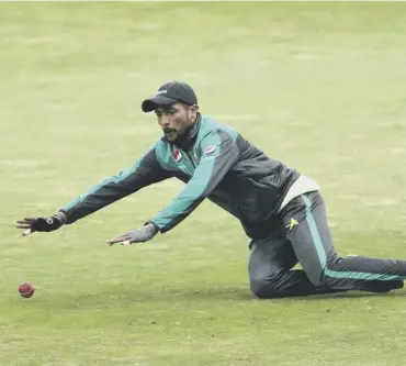  ??  ?? 0 Mohammad Amir takes part in a fielding drill at Headingley ahead of tomorrow’s second Test.