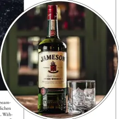  ??  ?? Von den rund 6,98 Millionen Flaschen Whiskey, die jährlich weltweit verkauft werden, stammen rund 40 Prozent von Marktführe­r Jameson.