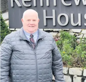  ??  ?? Delighted
Councillor Eddie Devine has welcomed the new housing in Glenburn