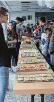  ??  ?? Ein vegetarisc­hes Frühstück für die gan ze Schule gab es auch. Lecker!