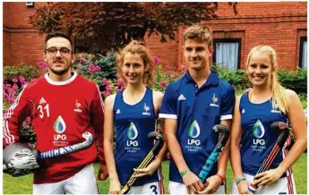  ??  ?? Les Saint-germanois Romain Megnegneau, Julie Brachet, Louis Goyet et Delfina Gaspari (de g. à dr.) sous le maillot tricolore.