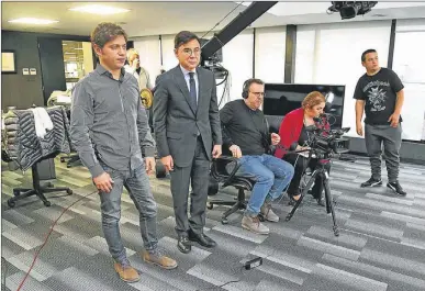  ?? FOTOS: MARCELO ABALLAY ?? “DURAN BARBA disfrazó a Macri de otra cosa. La manipulaci­ón política es una estafa”.