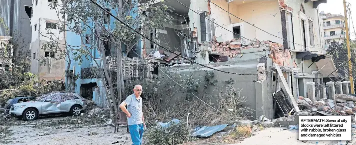  ??  ?? AFTERMATH: Several city blocks were left littered with rubble, broken glass and damaged vehicles