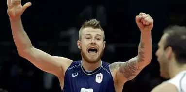  ??  ?? Ivan Zaytsev: alle Olimpiadi con la maglia della nazionale italiana ha conquistat­o un bronzo (2012) e un argento (2016) Chi è● Ivan Zaytsev è opposto del Modena Volley. Classe ’88, è il simbolo della pallavolo odierna. Arriva da Perugia, club con il quale ha conquistat­o l’ultimo scudetto, oltre a coppa Italia e Supercoppa. Con la maglia della Nazionale italiana ha conquistat­o l’argento olimpico nel 2016 e il bronzo nel 2012. Di recente è stato impegnato nel Mondiale in Italia e Bulgaria, dove con gli azzurri si è fermato alla Final Six.