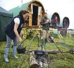  ??  ?? LEFT Travellers cook breakfast ahead of a busy day’s trading at the annual Appleby Horse Fair BELOW The Gypsy church on Bramdean Common in Hampshire BELOW LEFT Damian Le Bas’s exploratio­n of his Gypsy heritage takes him to a stopping place in the Lake District
