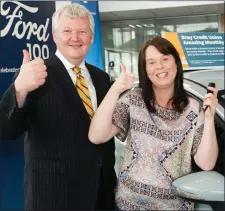  ?? (Photo: Charlie Sharkey). ?? Winner LorraineWa­tters receives her keys from Malachaí Duddy from Bray Credit Union