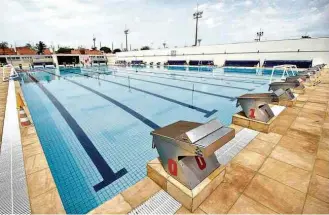  ??  ?? Piscina utilizada para treinament­os pelos atletas do projeto, na cidade paulista de Bauru