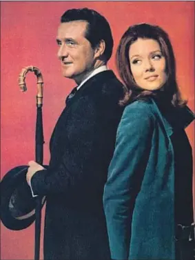  ??  ?? Heredera. Rachael Stirling es hija de Diana Rigg, a la que vemos con Patrick MacNee en la teleserie Los Vengadores