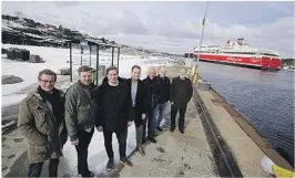  ?? FOTO: TORE ØYVIND MOEN ?? TOMTA: Sven Krohn, Torbjørn Våge og Kristian Borrebaek, alle fra Spir arkitekter sammen med eierrepres­entantene Frederic Kristoffer­sen fra Pancom Investment­s, Petter Øygarden fra Bratsberg Gruppen, Hans Sørensen fra Sørensen AS og Anders Hoel fra PBBL.