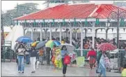  ?? HT PHOTO ?? People walk with umbrellas during rain in Shimla.
