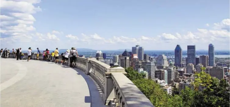  ?? BILD: SN/FRIEDBERG - STOCK.ADOBE.COM ?? Postkarten­motiv: Blick vom Mont Royal auf die Skyline von Montréal.
