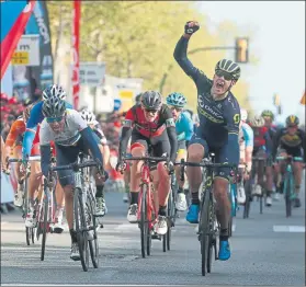  ?? FOTO: EFE ?? El sudafrican­o Daryl Impey (Orica) impidió a Valverde sumar su tercera etapa en la Volta