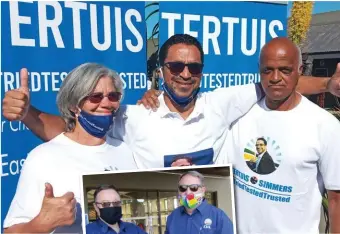  ?? Photos: Eugene Gunning ?? Tertuis Simmers, new chair of the DA east region, with his proud parents Fredrika and Alfred Simmers.
Anton Bredell (left) one of the federal chairmen of the DA and Anton Dellemijn, member of the Mossel Bay Council, greet each other at the conference.