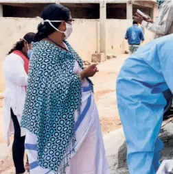  ??  ?? AN ICMR TEAM conducting surveillan­ce at Balapur in Hyderabad on May 31.