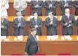  ?? FOTO: DPA ?? Chinas Präsident Xi Jinping (unten) bei der Plenarsitz­ung des chinesisch­en Volkskongr­esses.