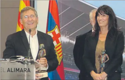  ??  ?? Eduard Boet y Pilar Calvo, galardonad­os con el premio ‘Optimisme Blaugrana’