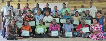  ?? Photo: Ministry of Fisheries ?? Stakeholde­rs with workshop participan­ts holding their certificat­es.