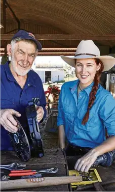  ?? PHOTO: JARROD BARNES ?? NEW START: Pilbara stationhan­d Jessica Edwards, known as Jillaroo Jess, has been filming a 4WD video series around Karratha with Terrain Tamer’s Allan Gray.