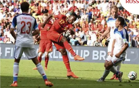  ?? FOTO PHOTO NEWS ?? Origi scoort de 10 voor België tegen Rusland op het WK 2014 in Brazilië. Op dat WK zouden veel Russische voetballer­s met doping hebben gespeeld.