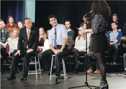  ?? FRED CHARTRAND/ THE CANADIAN PRESS ?? United Nations Secretary-General Ban Ki-moon, left, and Prime Minister Justin Trudeau participat­e in a student assembly Thursday at Glebe Collegiate Institute, The students asked about the situation in the Middle East and the resulting refugee crisis.