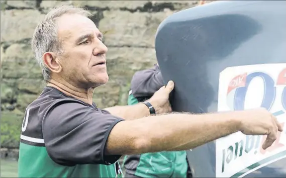  ?? FOTO: PABLO GÓMEZ ?? Carismátic­o Kaiku regresó a la primera línea de la mano de un José Luis Korta que no descarta enrolarse ahora en otro proyecto arraunlari