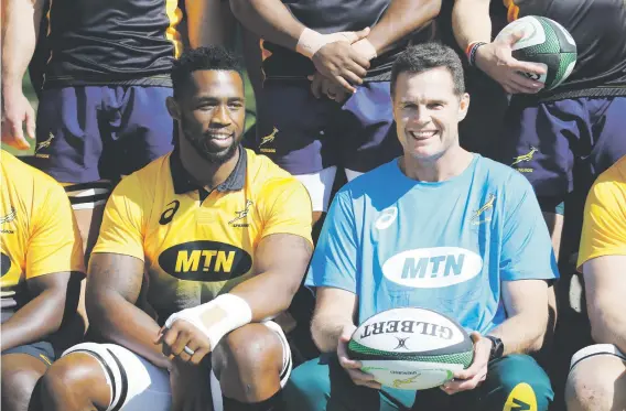  ?? Pictures: EPA-EFE ?? MAIN MANNE. New Springbok coach Rassie Erasmus and new captain Siya Kolisi, together during a team photograph prior to their first training session in Johannesbu­rg yesterday. The 26-year-old Kolisi will become Springbok captain No 61.