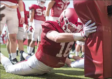  ?? NWA Democrat-Gazette/CHARLIE KAIJO ?? Arkansas freshman linebacker Bumper Pool participat­es in a drill during spring practice in March. New Razorbacks Coach Chad Morris first recruited Pool when he was at SMU and Pool was at Lucas (Texas) Lovejoy.