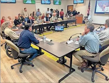  ?? Special ?? Gov. Brian Kemp (right foreground) attends a briefing on illegal immigratio­n at the Texas border.