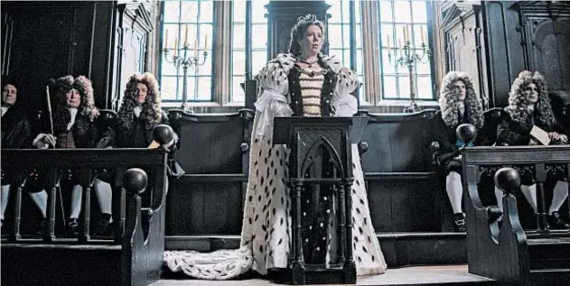  ?? ATSUSHI NISHIJIMA/FOX SEARCHLIGH­T FILMS ?? Olivia Colman portrays Queen Anne in “The Favourite,” a tale of royal intrigue set in the 18th century, directed by Yorgos Lanthimos.