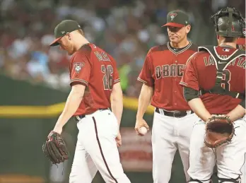  ?? MICHAEL CHOW/ AZCENTRAL SPORTS ?? D-Backs pitcher Shelby Miller is pulled from the game in the fifth inning on Sunday.