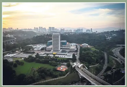  ?? — Bernama ?? Pakatan MPs now occupy the government benches in dewan rakyat, displacing Barisan Nasional which had ruled Malaysia for 61 years.