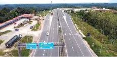  ?? — Bernama photo ?? The potential for the Pan Borneo Highway to connect with Nusantara could further boost economic ties between Malaysia and Indonesia, an economist highlighte­d.