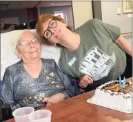  ?? Contribute­d photo ?? Sharon Beadle, right, with her mother, Marilyn Cumiskey, in February.