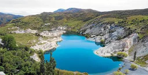  ??  ?? The emerald lake at St Bathans is an old mining pit.