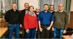  ?? Foto: Bärbel Schaflitze­l ?? Nach der Neuwahl im Heimatvere­in Blindheim bilden die Vorstandsc­haft (von links) Wolfgang Kapfer, Hermann Schwager, Angelika Geis, Christine Fischer, Robert Gensheimer, Armin Kapfer und Wolfgang Lorenz.