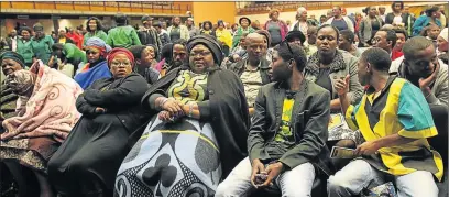  ?? Picture: SIBONGILE NGALWA ?? PAYING TRIBUTE: The large crowd that gathered at the memorial service of the late former Saru deputy president and former BRFU president Mike Stofile, held at Fort Hare University yesterday