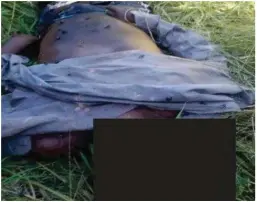  ??  ?? The unidentifi­ed body of a man found near a farm outside Rusape