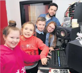  ??  ?? Wired for sound CamGlen’s Matt Conn shows Burgh Primary pupils Lucy Mahood, Alana Anderson, Jack Greenaway and Lily McIntyre how to adjust the sound on the mixer desk