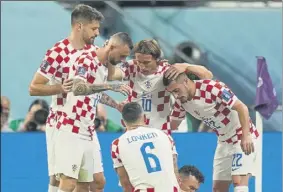  ?? Foto: ap ?? Los jugadores de Croacia celebran uno de los goles a Canadá