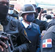  ??  ?? Jean Alain Rodríguez cuando era conducido a la cárcel preventiva de Ciudad Nueva.