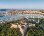  ?? (Photo Sébastien Botella) ?? Le Fort Carré d’Antibes, l’une des plus anciennes fortificat­ions bastionnée­s des Alpes-Maritimes.