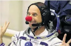  ?? KEY ?? Mit roter Nase: Weltraumto­urist Guy Laliberté flog 2009 zur ISS.