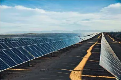  ??  ?? 2.3 millones de paneles solares es la meta que se ha puesto la empresa en este complejo.