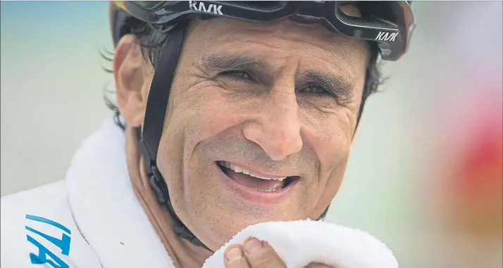  ?? FOTO: AP ?? Alex Zanardi fue sometido a una intervenci­ón neurológic­a el viernes que duró unas tres horas después de haber sufrido un fuerte accidente contra un camión al perder el control de su ‘handbike’