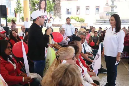  ?? CORTESÍA ?? La candidata al Senado por la coalición Todos por México, en sus recorridos de campaña.